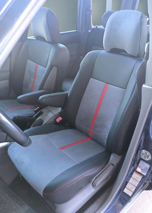 Subaru Siyah Deri-Koyu Gri Tay Tüyü-Kırmızı Şerit